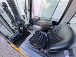 Jungheinrich EFG320 + Ladegerät 3753--EK
