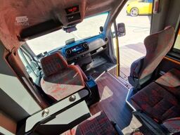 MERCEDES-BENZ 30 Sitzer Schul- Transferbus 519 Lagerfahrzeug
