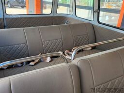 VOLKSWAGEN T 1 Samba mit Safarifenster