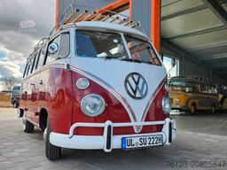 VOLKSWAGEN T 1 Samba mit Safarifenster