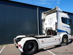 Scania R 450 tractor unit damaged front