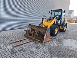 Caterpillar 906H Bucket + Forks!