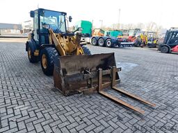 Caterpillar 906H Bucket + Forks!