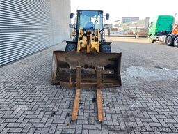 Caterpillar 906H Bucket + Forks!