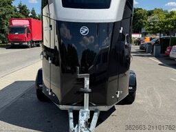 BUECKER TRAILER M 2-Pferdeanhänger