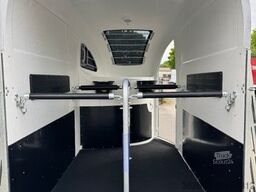 BUECKER TRAILER Careliner L Pferdeanhänger mit Rampe-Tür-System