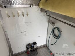 MERCEDES-BENZ Atego Böckmann Kompakter Pferde-LKW mit Wohnung