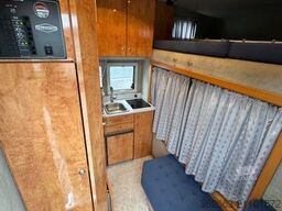 MERCEDES-BENZ Atego Böckmann Kompakter Pferde-LKW mit Wohnung