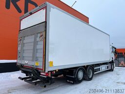 Renault T 440 6x2*4 BOX L=8610 mm