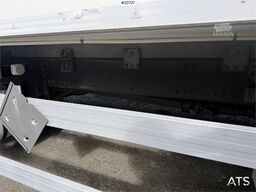 Volvo FM330 4x2 box truck with full side opening and Zep