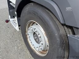 Volvo FM330 4x2 box truck with full side opening and Zep