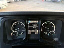 MERCEDES-BENZ ANTOS 2533 L Getränkekoffer 8,20 m LBW 2 T*LENK