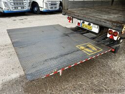 Krone Profi Liner / Curtainside / Lift + Steer axle /...