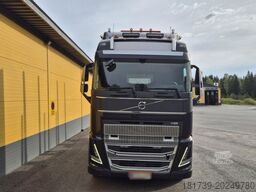 Volvo FH 750 8x4/ 2 lifted axles/ timber truck