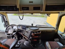 Volvo FH 750 8x4/ 2 lifted axles/ timber truck