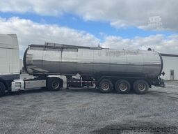 Vocol 3 Achs 32.000 Ltr Bitumen V2 A isoliert