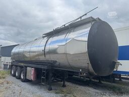 Vocol 3 Achs 32.000 Ltr Bitumen V2 A isoliert