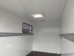trailershop Wohnmobilverlängerung isoliert Fenster  Seitentür