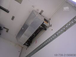 Renault D12 / Lamberet refrigerated truck / lift