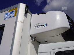 Renault D12 / Lamberet refrigerated truck / lift