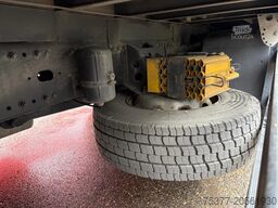 MAN 6X2,tautliner,8 tons vooras, Blatt -luft gefederd