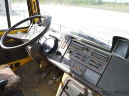 Unimog U 1000 427/10 Kran Hiab 090 KM: 8.600