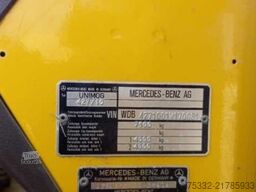 Unimog U 1000 427/10 Kran Hiab 090 KM: 8.600