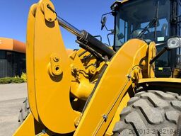 CATERPILLAR 930M Radlader mit Schaufel 2.090 BTH