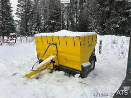 Vama salt/sand spreader. Lightly used!
