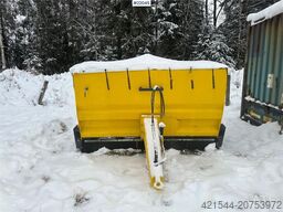 Vama salt/sand spreader. Lightly used!