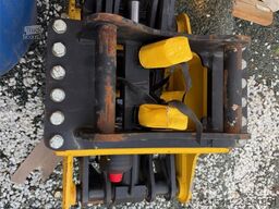 Engcon TG25HD Grapple with S40 hitch.