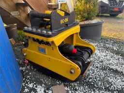 Engcon TG25HD Grapple with S40 hitch.