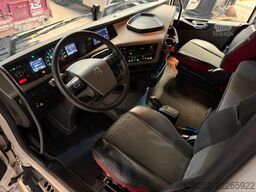 Volvo FH 420 8x4 TRIDEM TIPPER + CRANE HMF 2120 - 4x ...