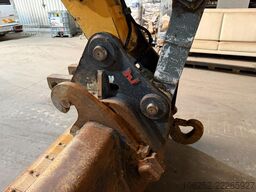 LIEBHERR R924 COMPACT - FULL HYDR - 25.7T - A/C - CE - B...
