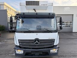 Mercedes-Benz Atego  818 L ThermoKingV-800 MAX seitliche Treppe
