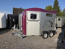 Cheval Liberté Touring Country 2,6t berry Sattelschrank
