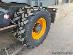 JCB JS175W
