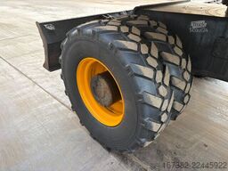 JCB JS175W