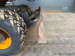 JCB JS175W