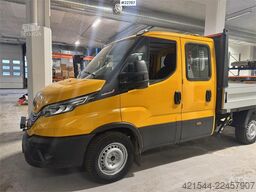 Iveco 35S18 flatbed truck with crane – 2 sets of tires –
