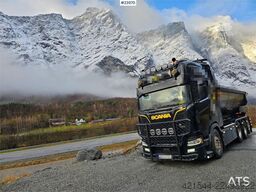 Scania R660 Tridem Hooklift Truck with Snow Plough Equipm