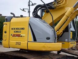New Holland Kobelco E235B SR-LCT