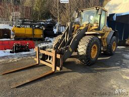 Volvo L110F wheel loader w/bucket and hydraulic pallet f