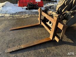 Volvo L110F wheel loader w/bucket and hydraulic pallet f