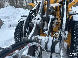 Volvo L70H wheel loader w/ spreader bucket, gravel bucke