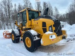 Volvo L70H wheel loader w/ spreader bucket, gravel bucke