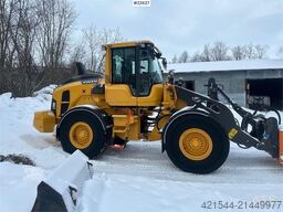 Volvo L70H wheel loader w/ spreader bucket, gravel bucke