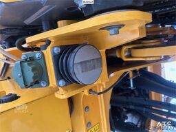 Volvo L70H wheel loader w/ spreader bucket, gravel bucke