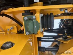 Volvo L70H wheel loader w/ spreader bucket, gravel bucke