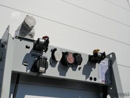 SCHMITZ CARGOBULL SKO 24/ LBW 2500 kg / LIFTACHSE / 3 x ZURRLEISTE